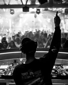 Dj closing party